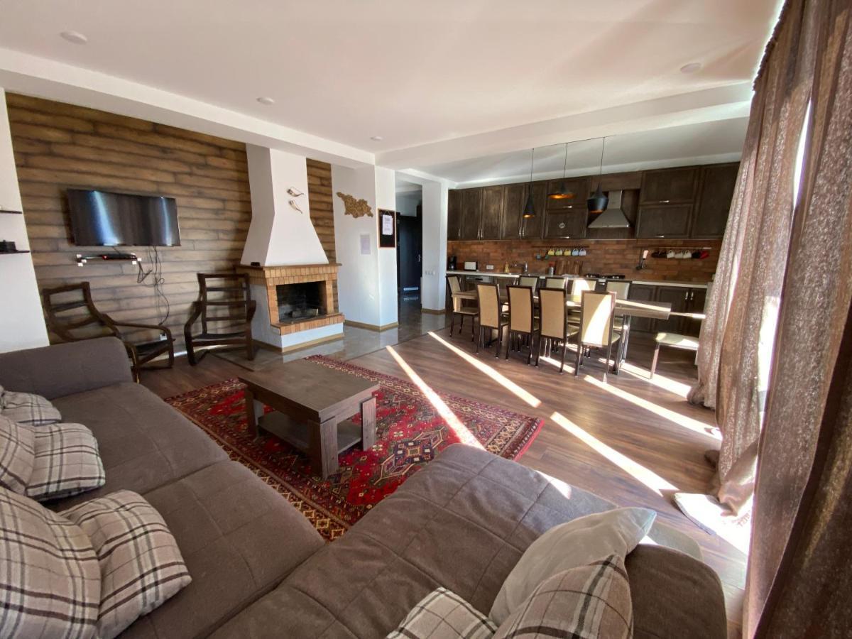 Mountain Cricket Chalets And Apartments กูเดาริ ภายนอก รูปภาพ