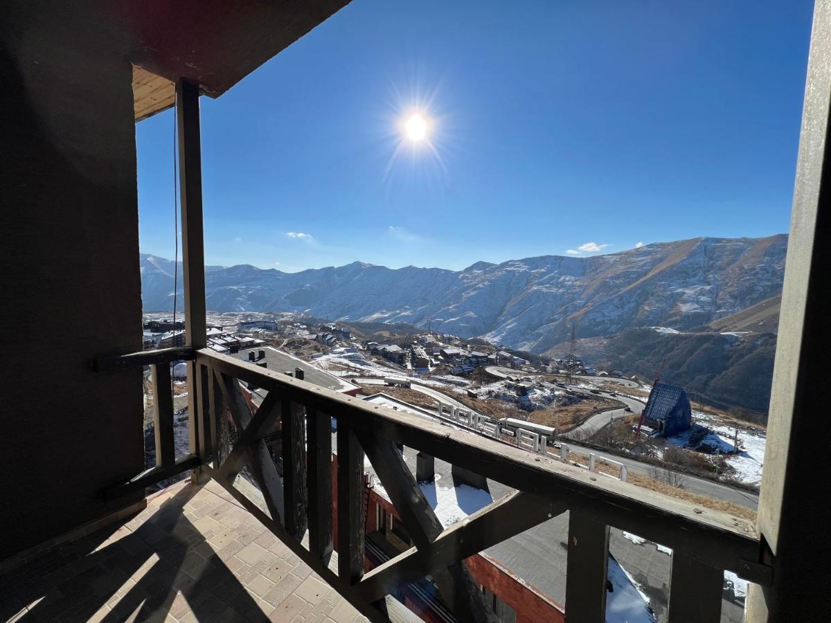Mountain Cricket Chalets And Apartments กูเดาริ ภายนอก รูปภาพ