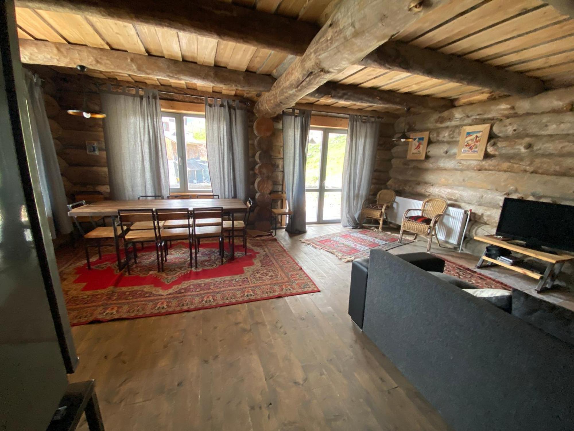 Mountain Cricket Chalets And Apartments กูเดาริ ภายนอก รูปภาพ