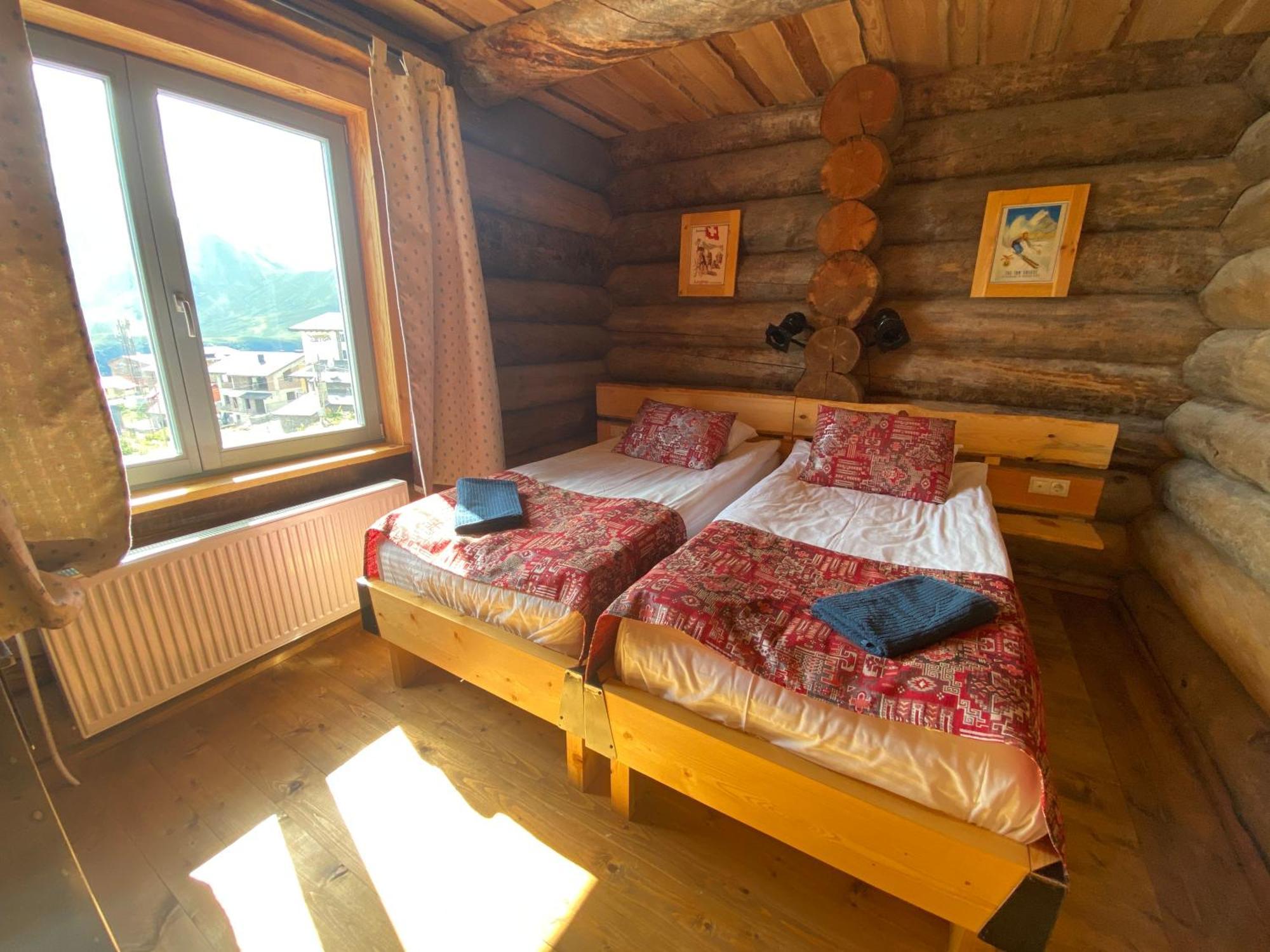 Mountain Cricket Chalets And Apartments กูเดาริ ภายนอก รูปภาพ