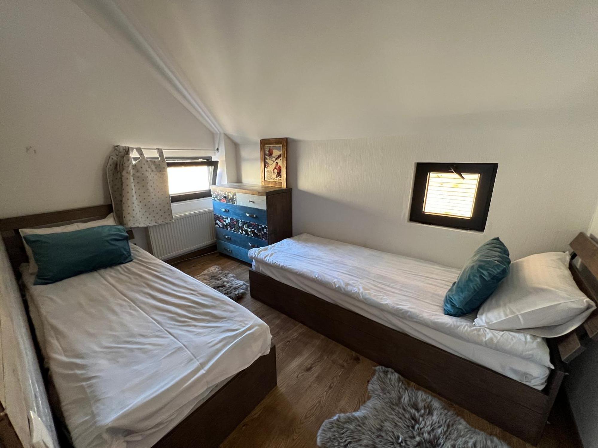 Mountain Cricket Chalets And Apartments กูเดาริ ห้อง รูปภาพ